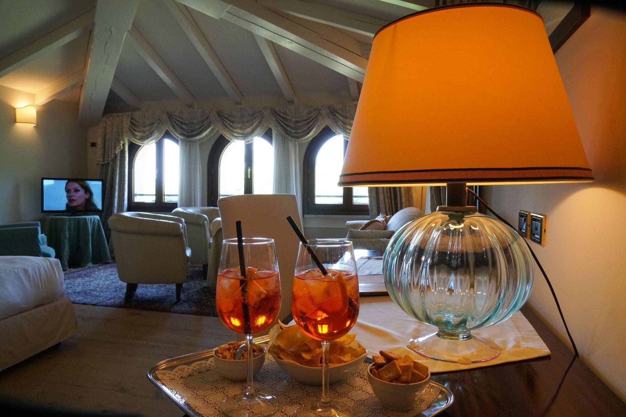 Hotel Borgo Cà dei Sospiri Quarto dʼAltino Esterno foto